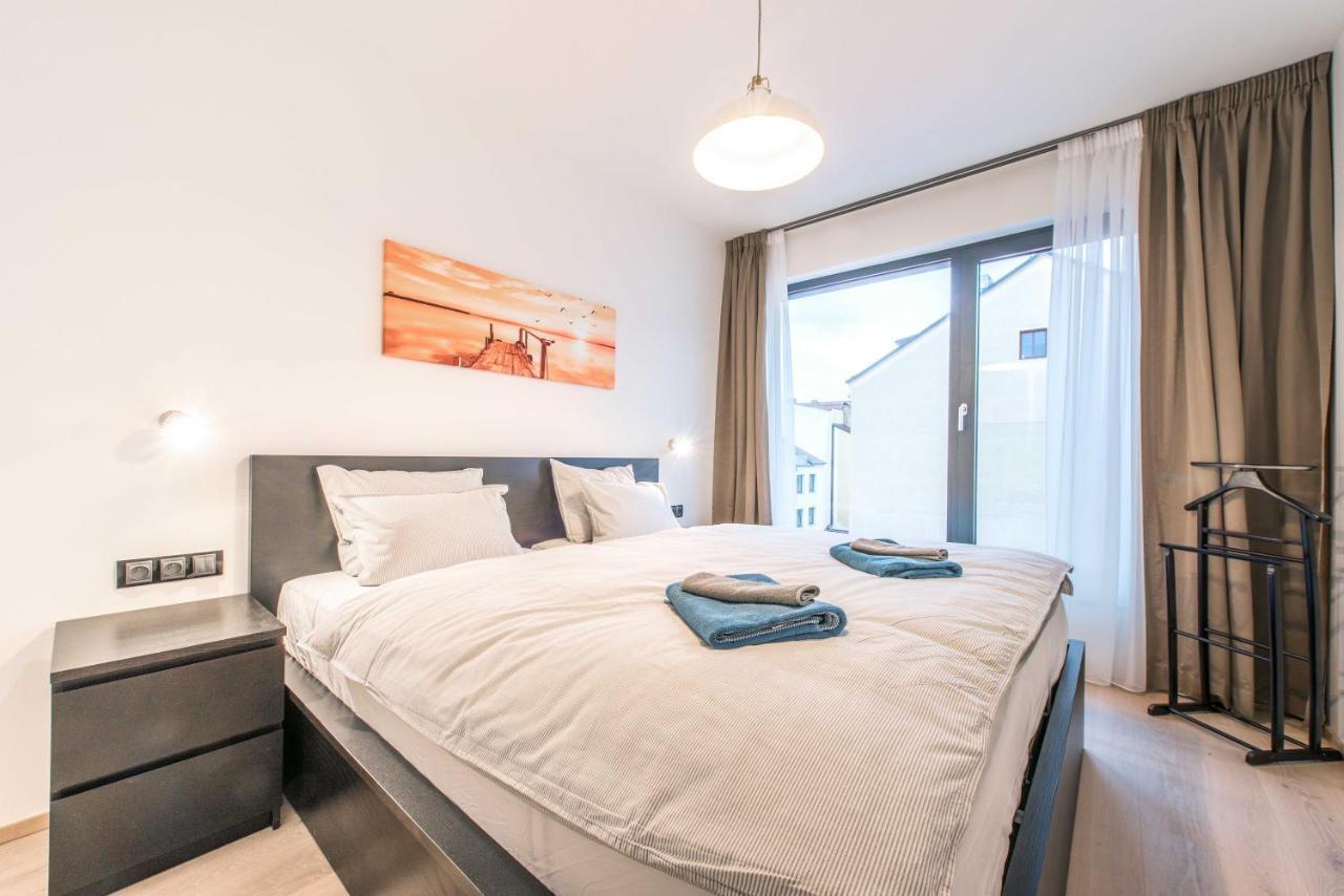 Quiet & New Near Center With Garage Lejlighed